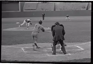 Hank Aaron Swinging for a Record