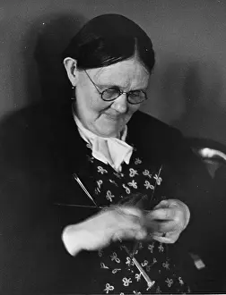Industrious Prints: Happy Knitter