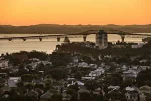 Images Dated 13th March 2013: Harbour Bridge at dusk, Devonport, Auckland, North Island, New Zealand