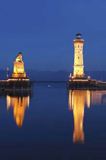 Images Dated 5th May 2011: Harbour with lighthouse and Bavarian lion at dusk, Lindau on Lake Constance, Swabia, Bavaria