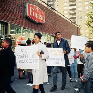 Harlem Youth Protesting Store