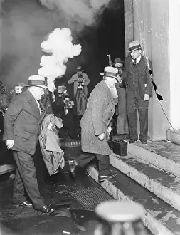 Harry Sinclair Arriving at Prison