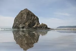 Haystack Rock at Cannon Beach, Clatsop County, Oregon, USA