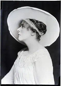 Head And Shoulders Of Grace Leigh W/Hat