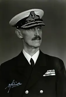 Oslo Prints: Head and Shoulders King Haakon in Uniform