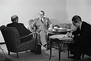 Huty37040 Prints: Heinrich von Brentano With Journalists