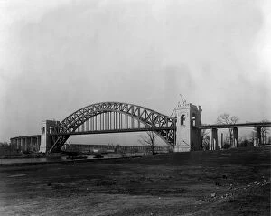 Technology Collection: Hell Gate Bridge In Queens Under Construction