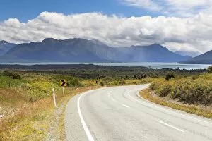 Images Dated 19th January 2013: Highway 94 overlooking Lake Te Anau, Te Anau Downs, Southland Region, New Zealand