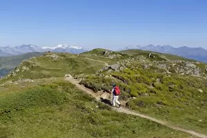 Hiker on Lammersdorfer Berg mountain, Millstatt am See, Spittal an der Drau, Carinthia, Austria