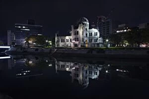 Images Dated 9th April 2015: Hiroshima Genbaku Atomic Bomb Dome at night