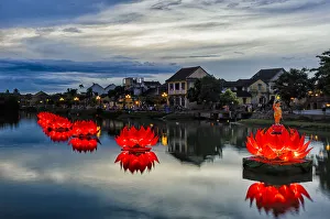 Images Dated 6th May 2014: Hoi An Ancient Town at dusk
