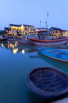 Images Dated 8th January 2014: Hoi An River with the famous colorful buildings by night