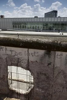 Berlin Wall (Antifascistischer Schutzwall) Collection: Hole in Berlin Wall, Berlin, Germany