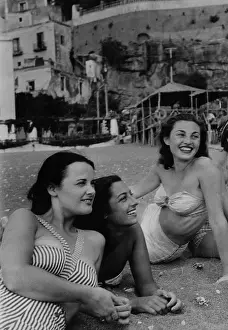 Fashion And Prints: Holidaymakers