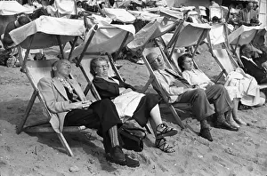 Deckchair Prints: Holidaymakers