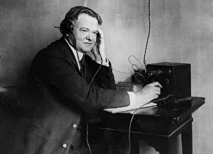 Valve Gallery: Hoover Tunes In