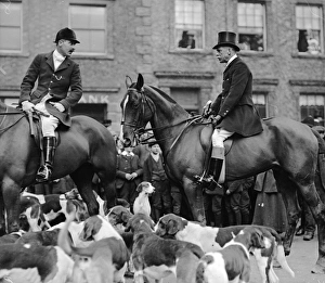 Images Dated 11th November 2014: Horses And Hounds