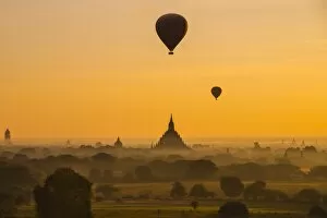 Images Dated 17th December 2014: Hot air balloons and ancient pagoda, Bagan