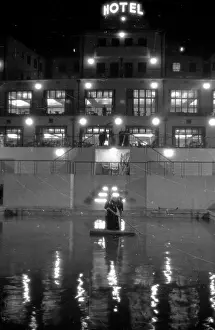 Lighting Effect Prints: Hotel At Night