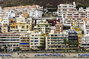 Hotels and apartments with a beach section, Los Cristianos, Tenerife, Canary Islands, Spain
