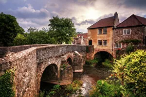 Images Dated 4th December 2013: House on a bridge at Pensford, Somerset, England