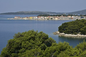 Images Dated 11th June 2014: Houses on Krapanj Island, Adriatic, Sibenik-Knin County, Croatia