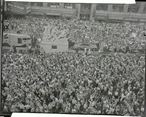 Huge American Crowd Due to Japanese Surrender
