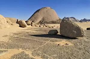 Images Dated 19th November 2011: Huge granite dome at Tehenadou, Adrar nAhnet, Adrar Ahnet, Algeria, Sahara, North Africa