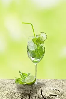 Images Dated 16th February 2013: Hugo cocktail with lime and mint