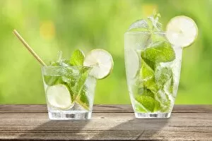 Hugo cocktails with lime and mint