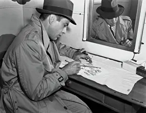 Prints of American actor Humphrey Bogart (1899 Ð 1957) drawing a picture in his dressing room circa 1943. (Photo by Archive Photos/Getty Images) The Essence of Cool: Humphrey Bogart Drawing