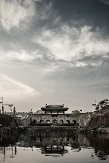 Images Dated 11th April 2015: Hwahong Water Gate, Suwon, South Korea