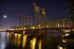 Images Dated 4th September 2011: I-5 Interstate Bridge over Columbia River at Night