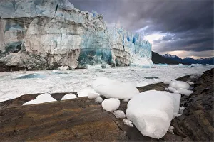 Images Dated 2007 December: 