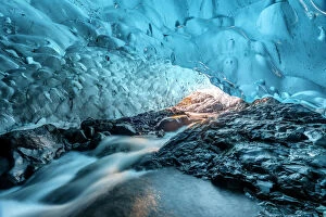 Ultimate Earth Prints Gallery: ice cave, icelandic, arctic circle, beay, blocks, blocks of ice, caves, floating glacier