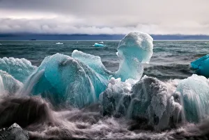 Images Dated 11th August 2011: Ice Sculpting