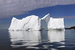 Images Dated 16th August 2010: Iceberg at Disco Bay