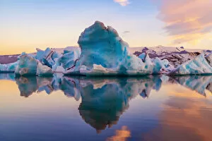 Images Dated 6th July 2018: Icebergs in Jokulsarlon glacier lagoon