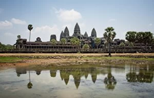 Images Dated 5th April 2015: Iconic Angkor Wat Reflecting in Lake; Cambodia, Siem Reap, Angkor Wat Temple