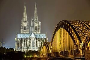 Images Dated 10th December 2014: The illuminated Cologne Cathedral and Hohenzollern Bridge at night, Deutz, Cologne
