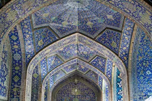 Images Dated 13th October 2015: Imam mosque decorated interiors, Isfahan, Iran
