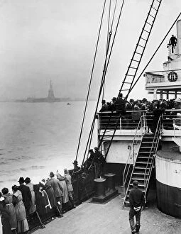 Statue Of Liberty Gallery: Immigrants Approaching Statue of Liberty