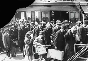 Immigrant Prints: Immigrants Arriving at Ellis Island