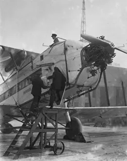 Historical Central Press Art Prints Gallery: Imperial Airmail