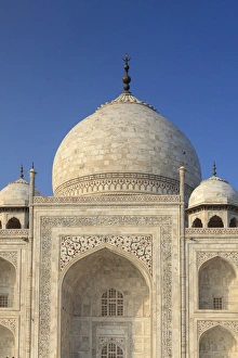 Images Dated 9th January 2012: India, Taj Mahal