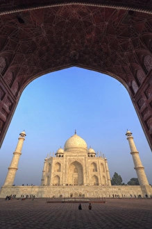 Images Dated 9th January 2012: India, Taj Mahal
