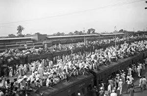 Muslim Prints: Indian Refugees Piling on Trains