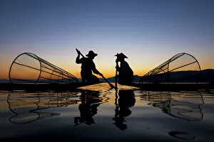 Images Dated 17th December 2013: Inta life on Inle lake