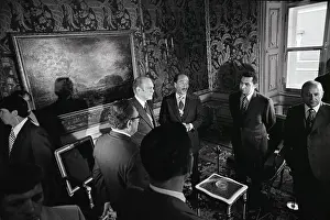 Salzburg Prints: Int'L Diplomats Standing In Circle