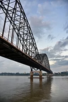 Images Dated 15th November 2015: Irrawaddy bridge Myanmar Asia